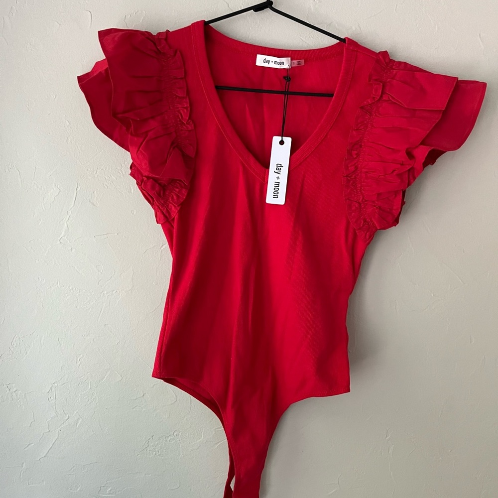 ❤️DAY + MOON BOUTIQUE RED RUFFLE SLEEVE RIBBED BODYSUIT S